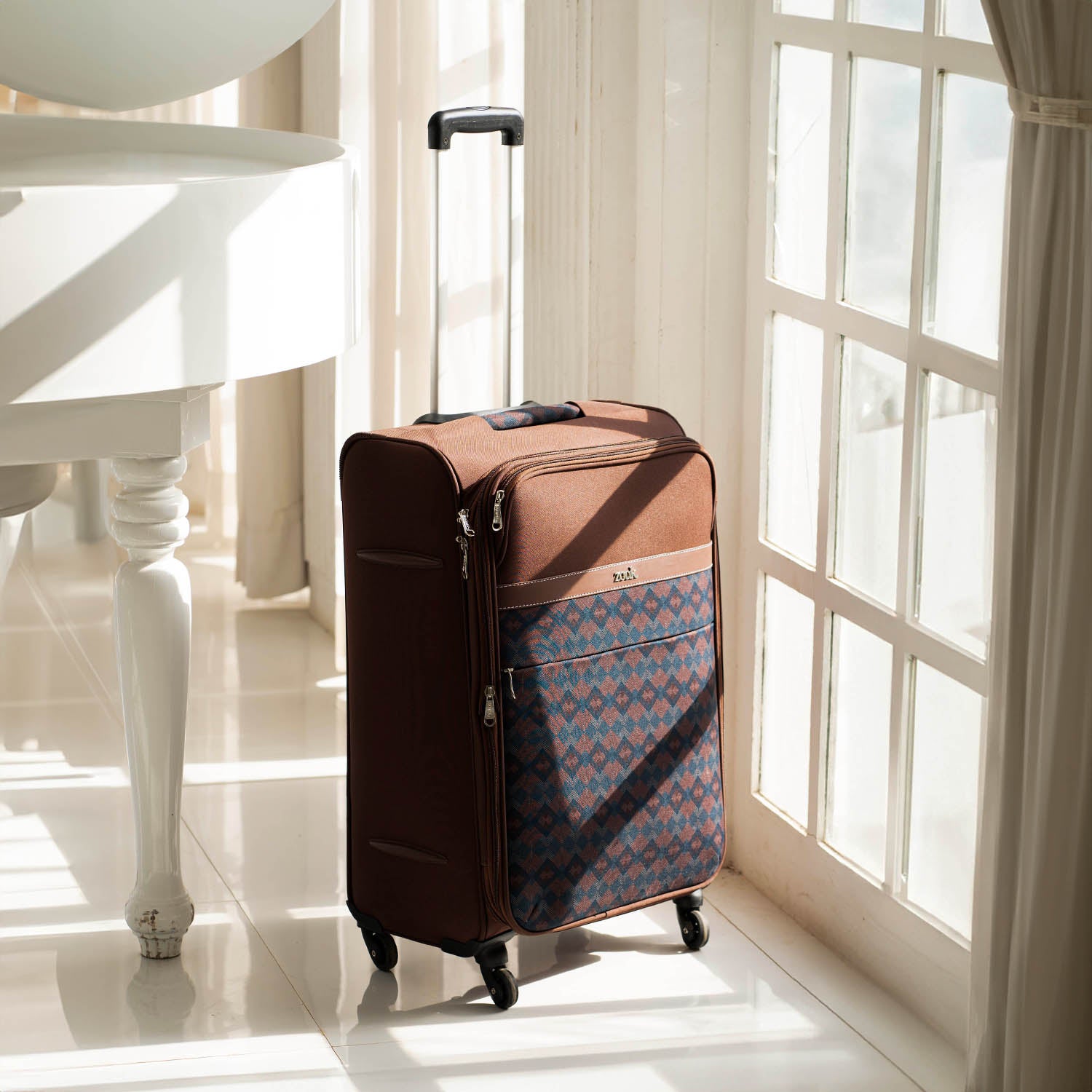 Periyar Waves Avasa Trolley Bag